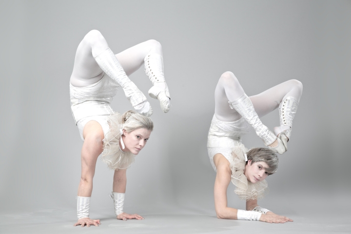 Shiver Circus — Contortionists